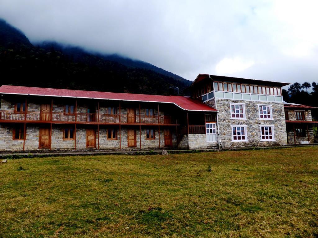 Lukla Airport Resort Lukla Exteriör bild