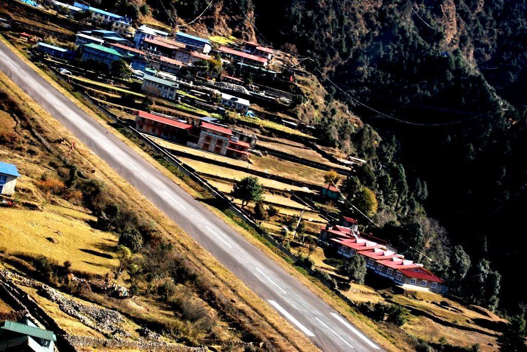 Lukla Airport Resort Lukla Exteriör bild