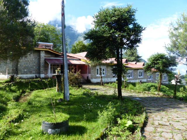 Lukla Airport Resort Lukla Exteriör bild