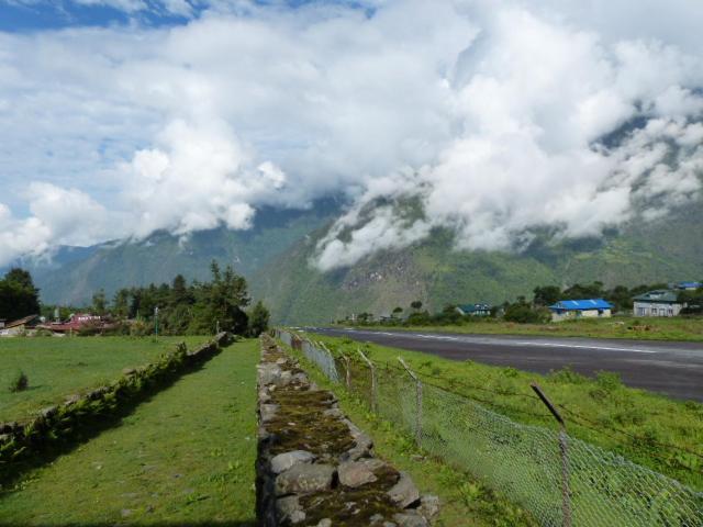 Lukla Airport Resort Lukla Exteriör bild