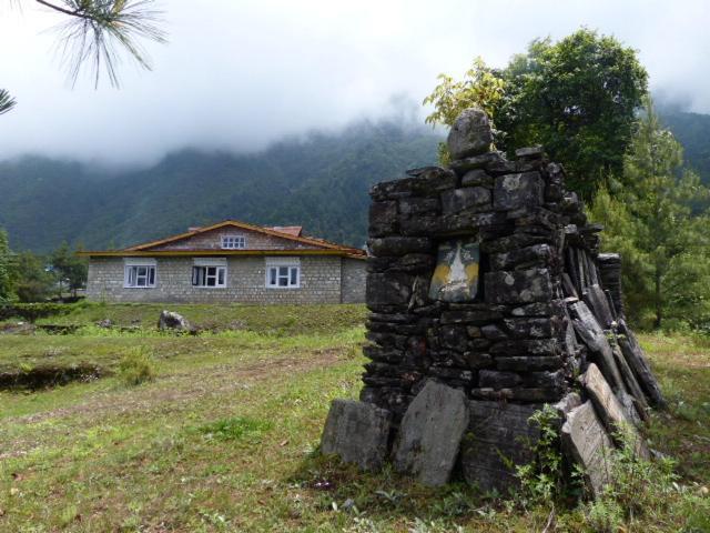 Lukla Airport Resort Lukla Exteriör bild