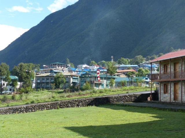 Lukla Airport Resort Lukla Exteriör bild